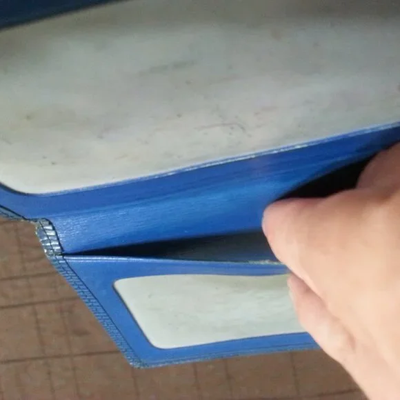 Vintage LV Louis Vuitton  Epi Leather  ID Card Holder Bifold Blue Unisex - Picture 13 of 13